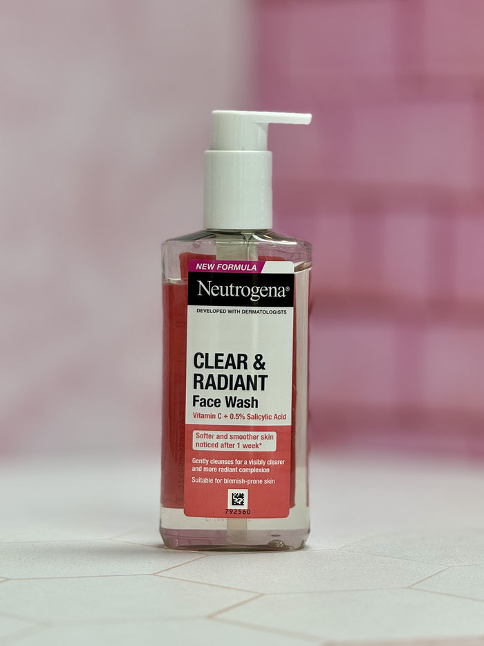 ژل شستشوی صورت نوتروژینا مدل گریپ فروت (Neutrogena)