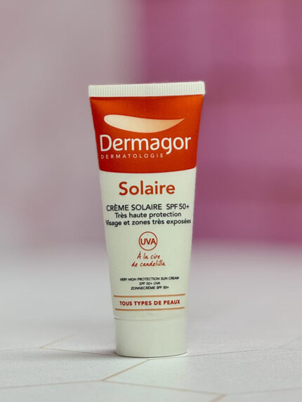 کرم ضد آفتاب بی‌ رنگ درماگور SPF50 مناسب انواع پوست